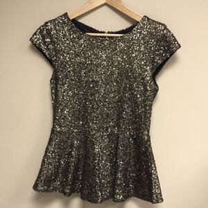 Sequined cap sleeve flare waist top. Size S